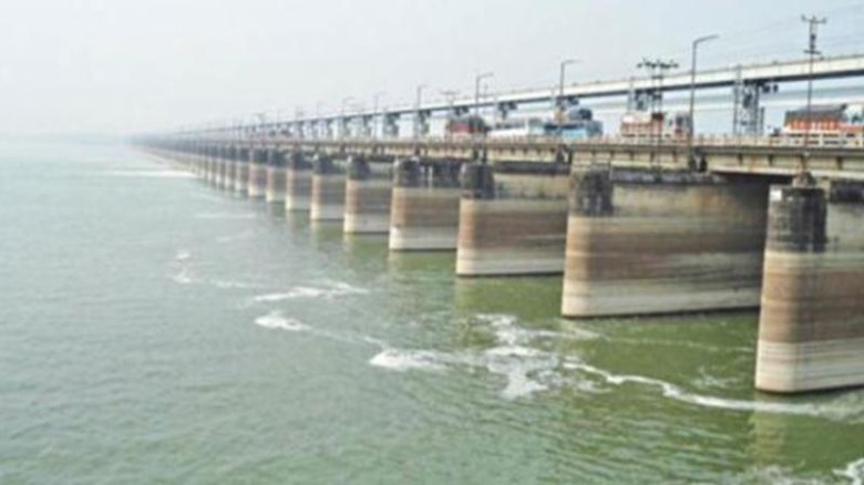 ফারাক্কায় বিপৎসীমার ওপর পানি