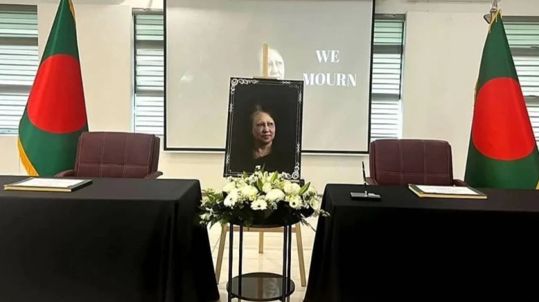 কুয়ালালামপুরের বাংলাদেশ হাইকমিশনে খালেদা জিয়ার জন্য শোক বই