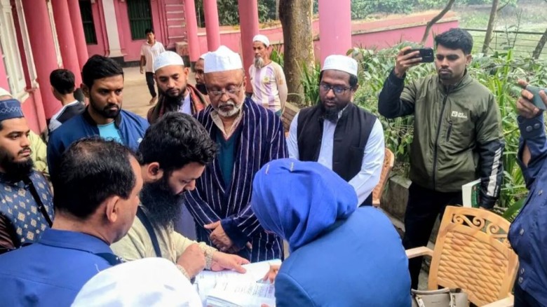 তালিমের নামে নারীদের নিয়ে নির্বাচনী প্রচারণা, প্রার্থীকে জরি